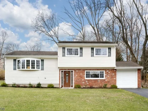 10 Algonquin Trl, Oakland Boro, NJ 07436