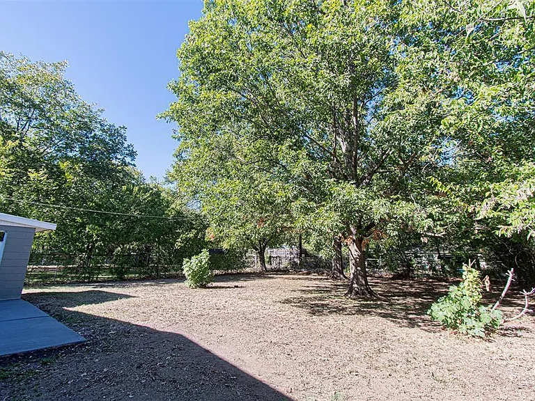 618 Crescent St — Photo 22