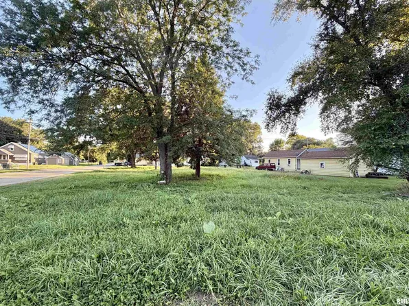 202 Chicago St, East Peoria, IL 61611