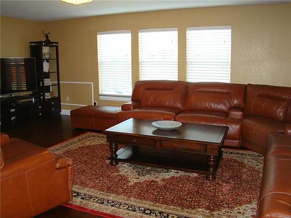 4th image of 312 Aspenwood Trl