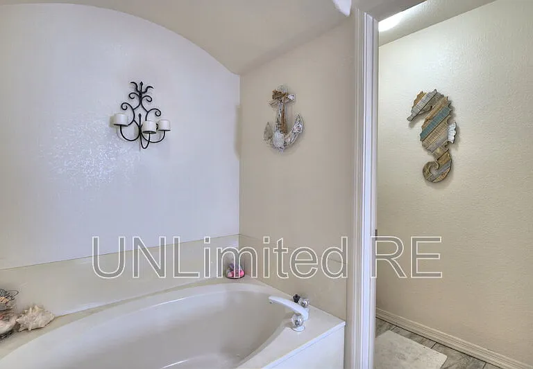 304 Acoma Blvd S — Photo 83