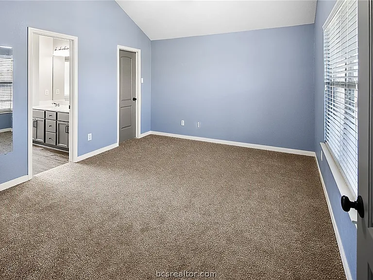 916 Crested Point Dr — Photo 11