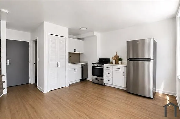 4035 Green St #3 — Photo 2