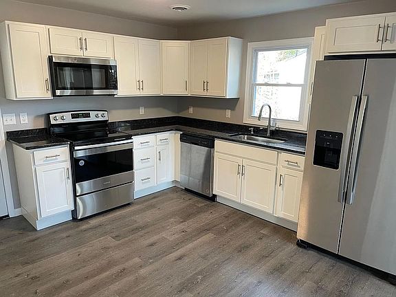 5th image of 10 Oakdale Ave S