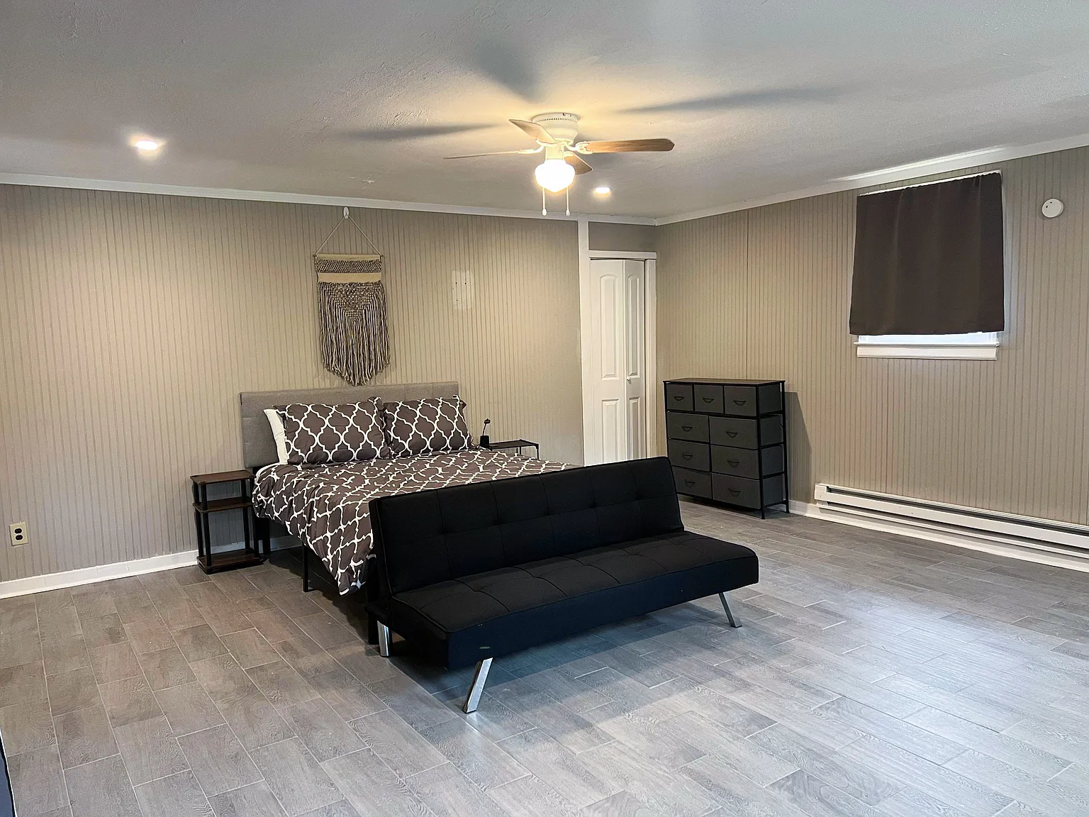 4 bed, 3.0 bath, 1559 sqft, $1,139 — Photo 2