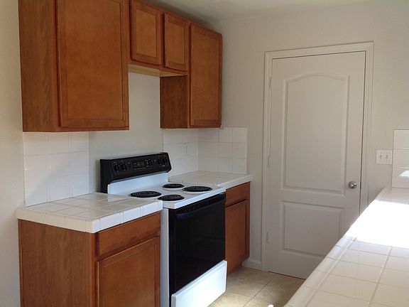 BACK HOUSE: KITCHEN