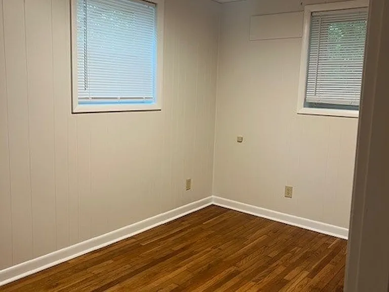 1401 Narrow Ln — Photo 1