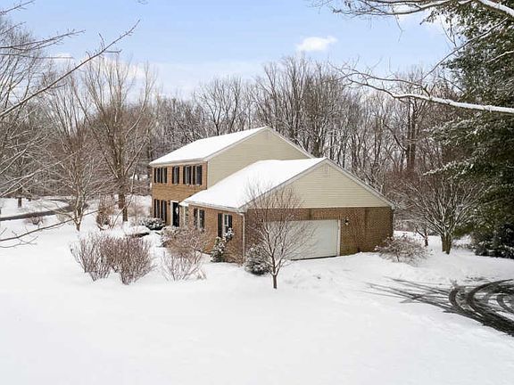 2nd image of 300 Manor Dr