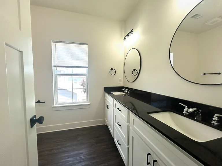 1960 W Stone St #1 — Photo 11