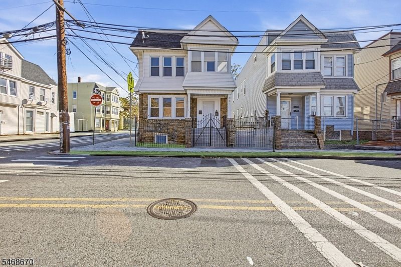 1st image of 354 Clinton Pl