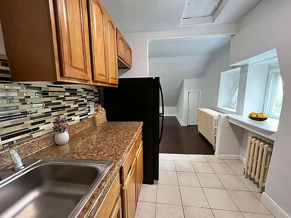 3rd image of 233 W Queen Ln #5