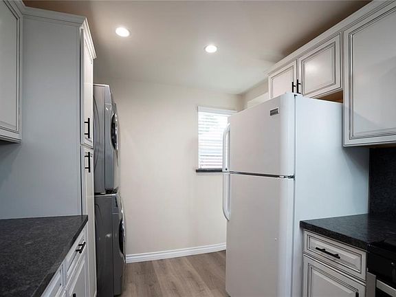 4th image of 5921 Cantaloupe Ave