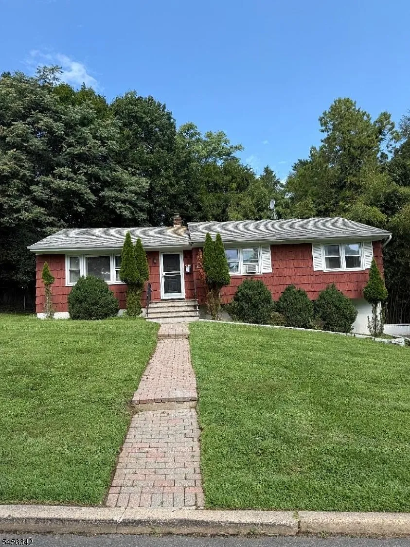 3 bed, 2.0 bath, $4,250 — Photo 1