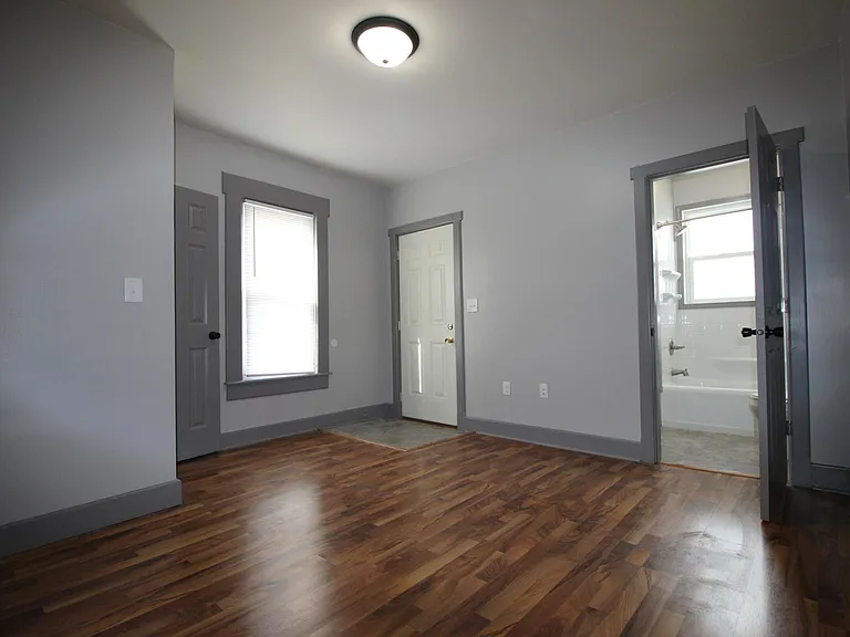 1412 Shelby St — Photo 9