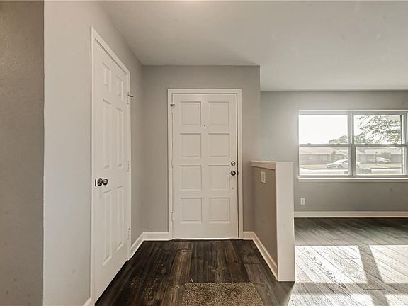 4th image of 4805 Westlake Dr