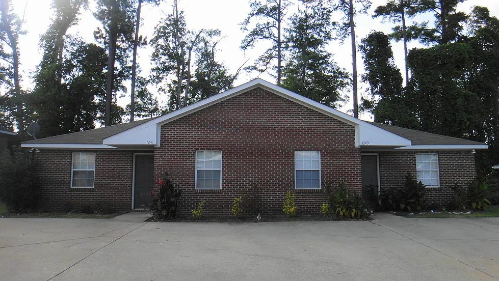2 Bed / 2 Bath Near Shopping & Dining - Available January! — Photo 1
