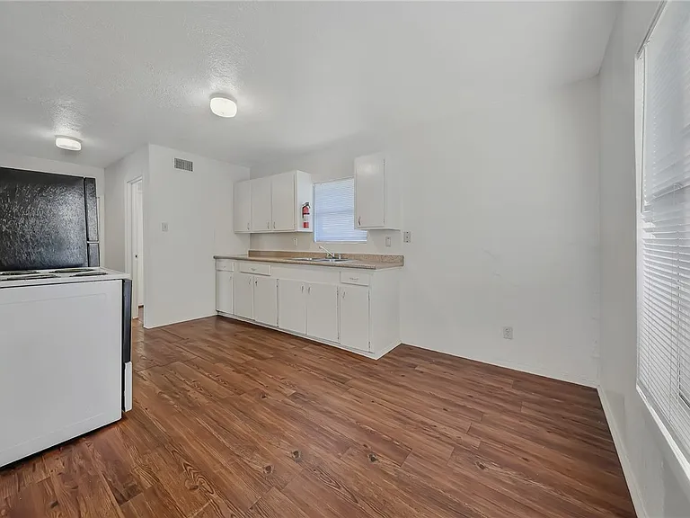 813 Furman Ave #1 — Photo 7