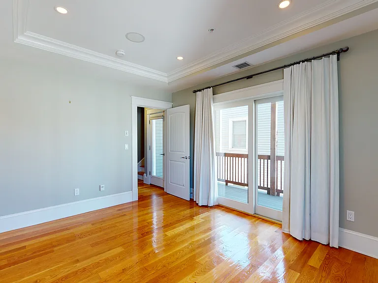 721 E 6th St #4 — Photo 13