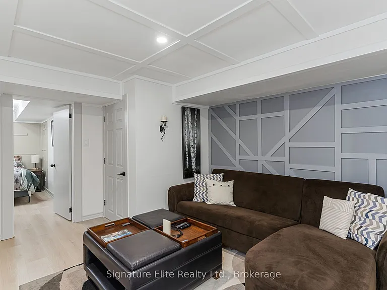 35 Cedartree Ln — Photo 3