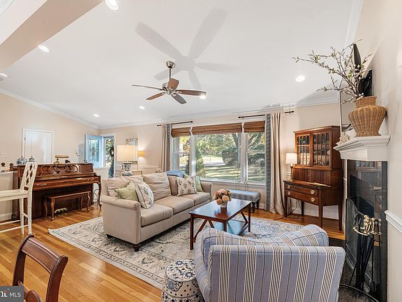 4th image of 308 S Cherry Grove Ave