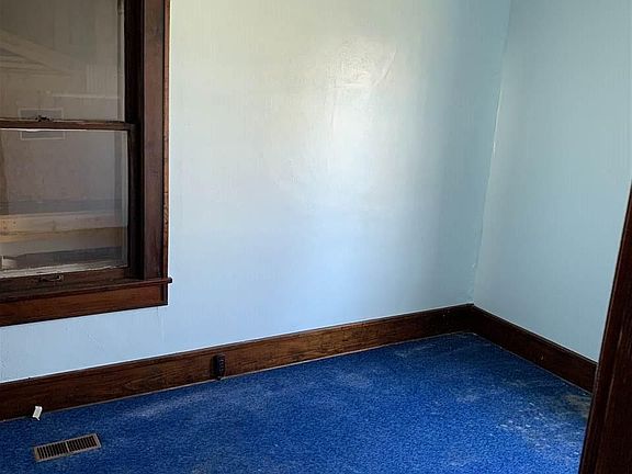 5th image of 117 Birch St