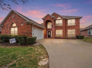 8641 Shadow Trace Dr, Fort Worth, TX 76244