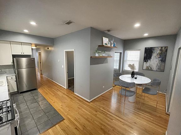 4th image of 2328 N Rockwell St #1