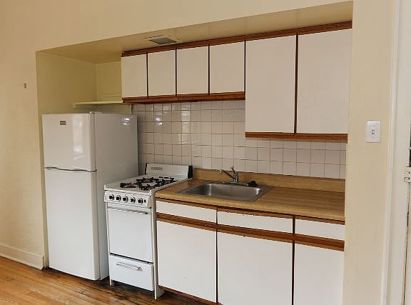 4th image of 818 W Diversey Pkwy APT V