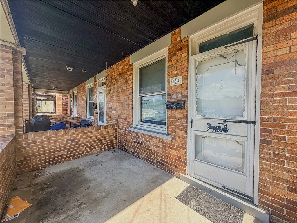 3 bed, $1,200 — Photo 4