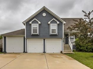 3218 SW Amber Ct, Lees Summit, MO 64082