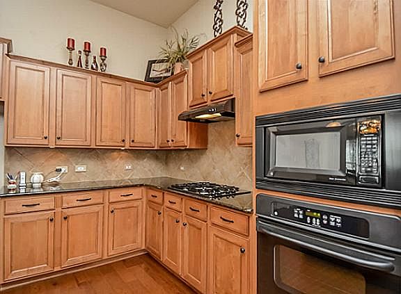 5th image of 110 Lakehill Ct