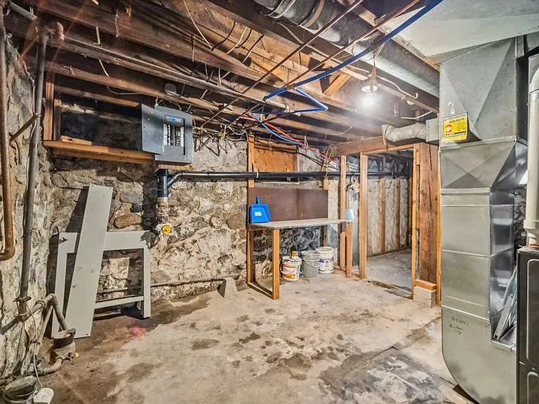 1123 E Indiana Ave — Photo 48