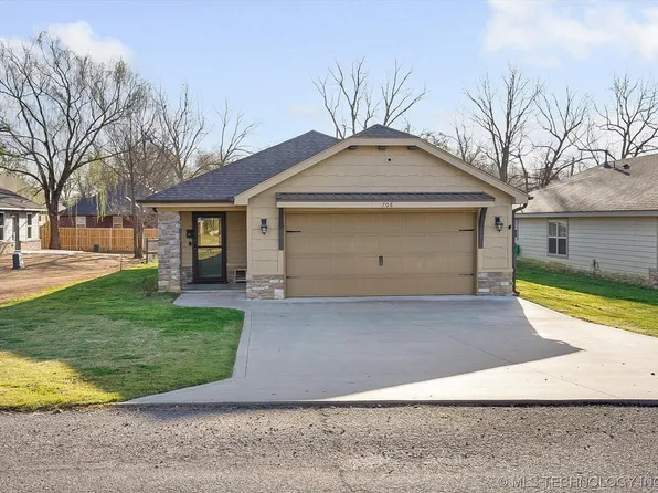 708 S Chickasaw Ave, Claremore, OK 74017