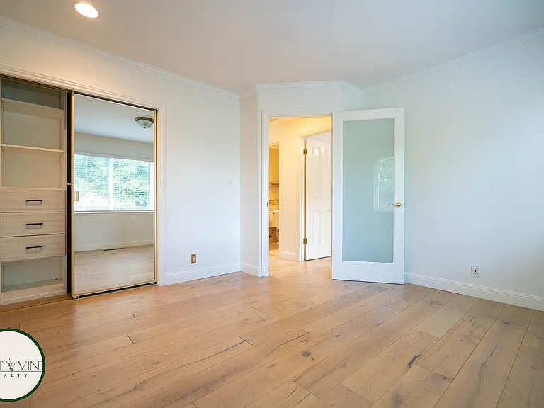 1492 Walbrook Dr — Photo 17