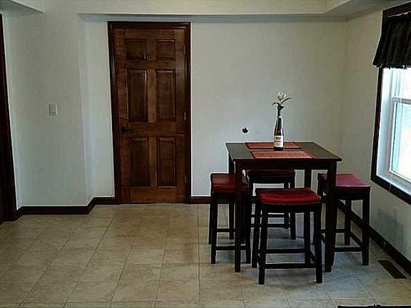 Eat-in dining just off back deck