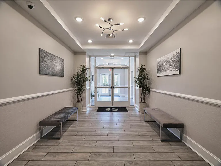 Pearl Pointe Apartments — Photo 11
