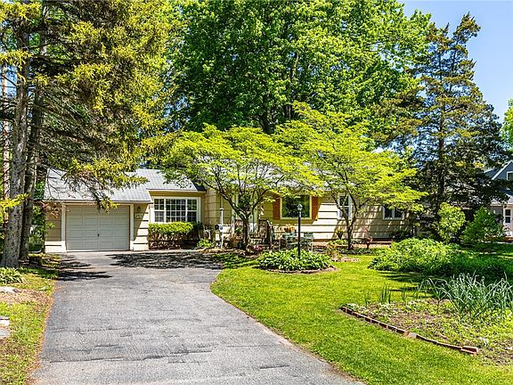 2nd image of 4 Charmaine Rd