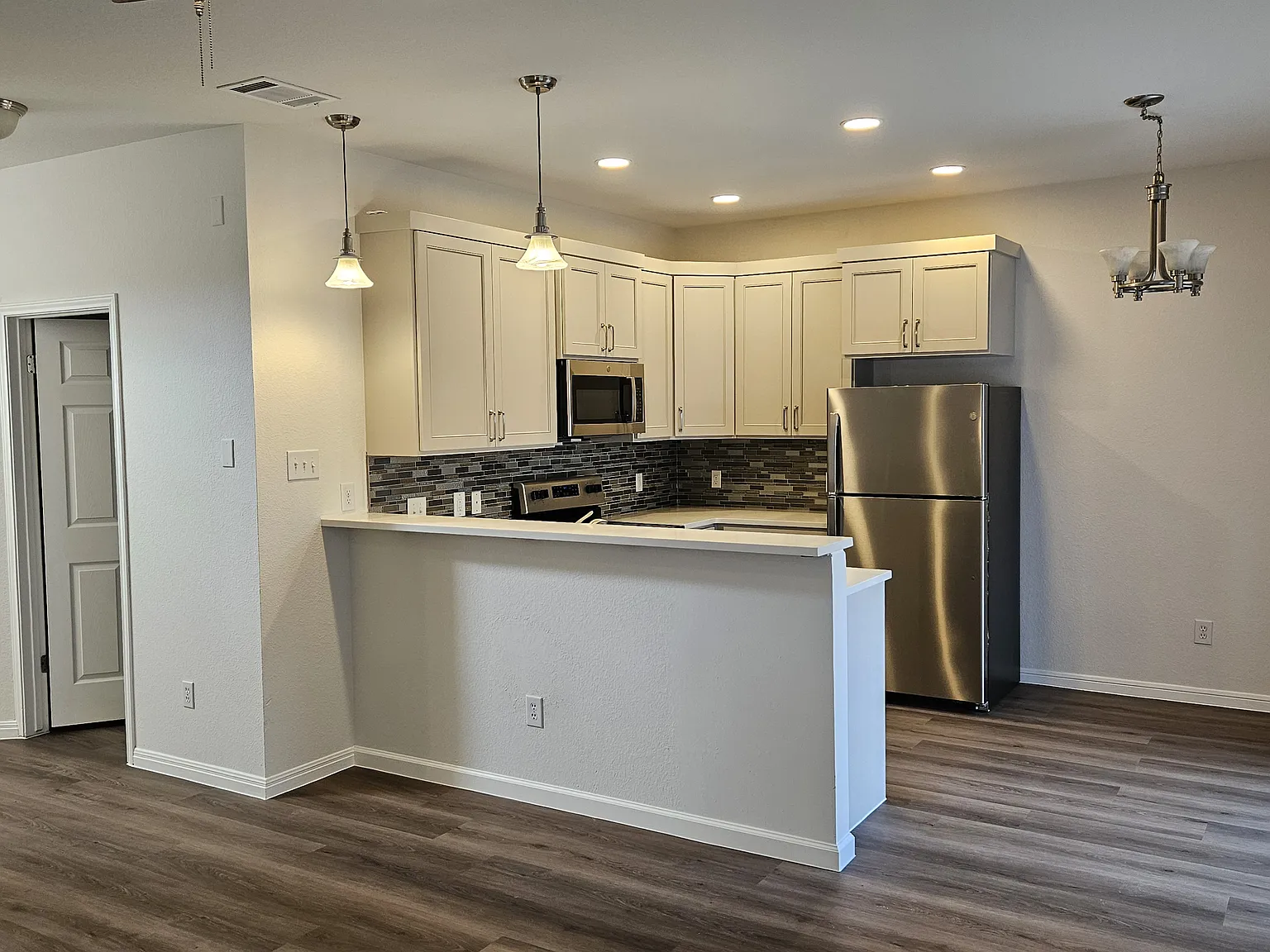3 bed, 2.5 bath, 1350 sqft, $1,850 — Photo 1