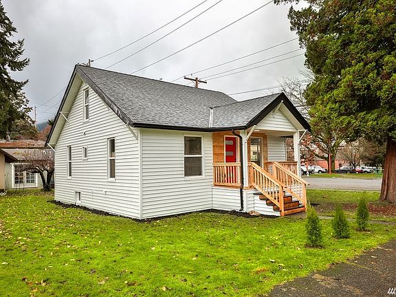 2nd image of 205 NE Alder St