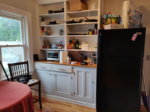 3rd image of 276 Vermont St #2
