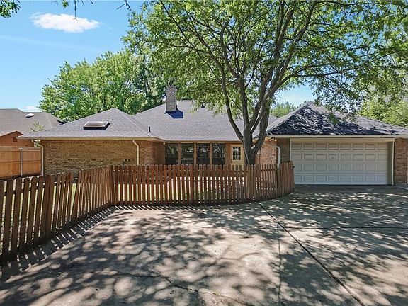 5th image of 4711 Lake Park Dr