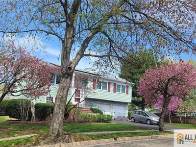8 Windy Hill Rd, Metuchen, NJ, 08840