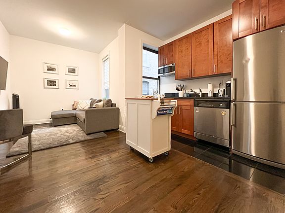 4th image of 261 W 21st St APT 4