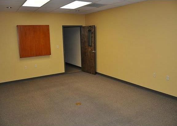 5th image of 180 Gloria Dr #D
