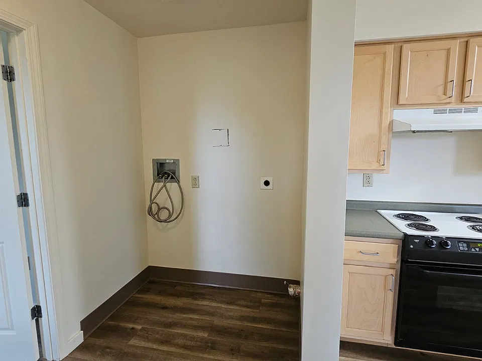 3 Isle Ln #401