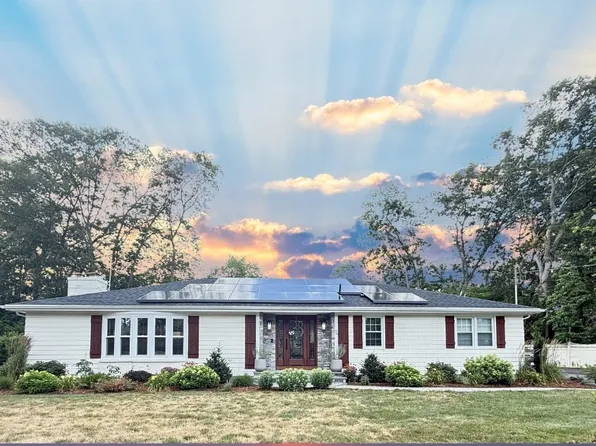 39 Sunset Dr, Seekonk, MA 02771