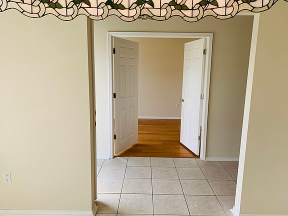 4th image of 663 Charles Pinckney St