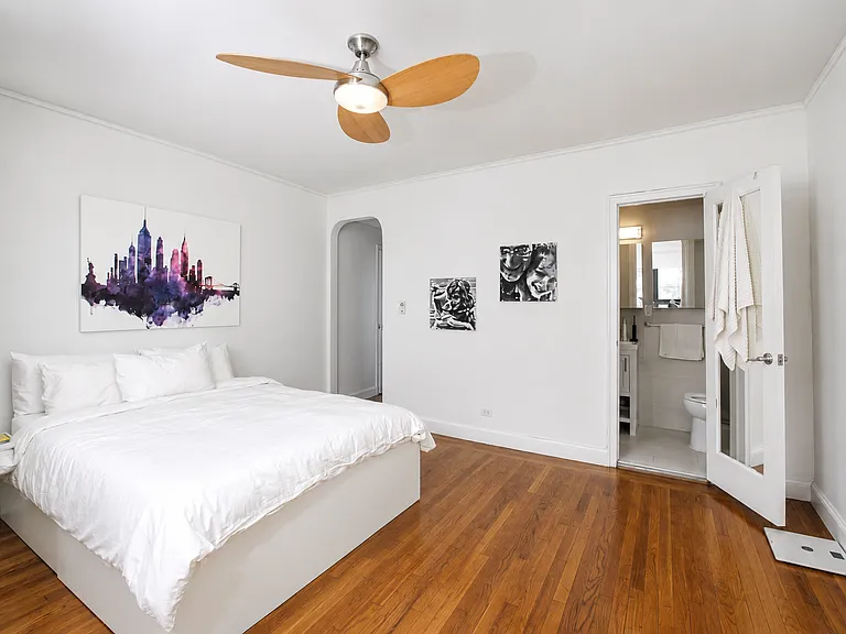 205 W 15th St #2HG — Photo 2