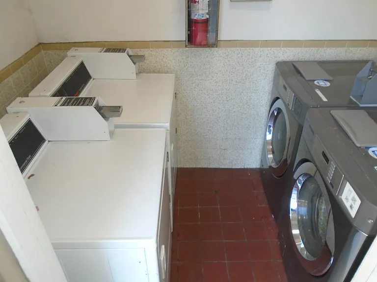 COMMUNITY LAUNDRY ROOM