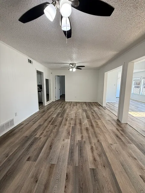 3 bed, 1600 sqft, $1,400 — Photo 2